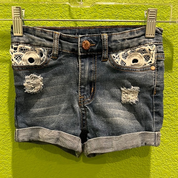Crochet pocket Jean shorts! - Picture 1 of 8